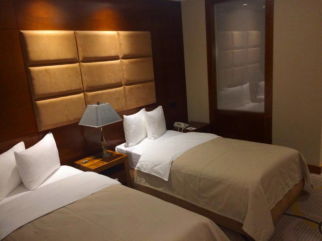 Royal Plaza Hotel And Casino Kapchagay Room photo